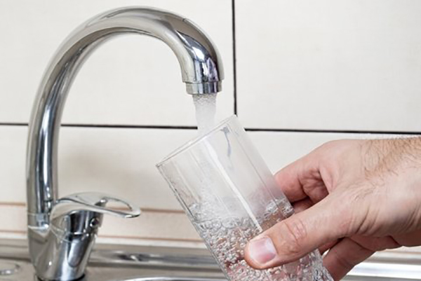 beneficiile filtrarii apei de robinet
